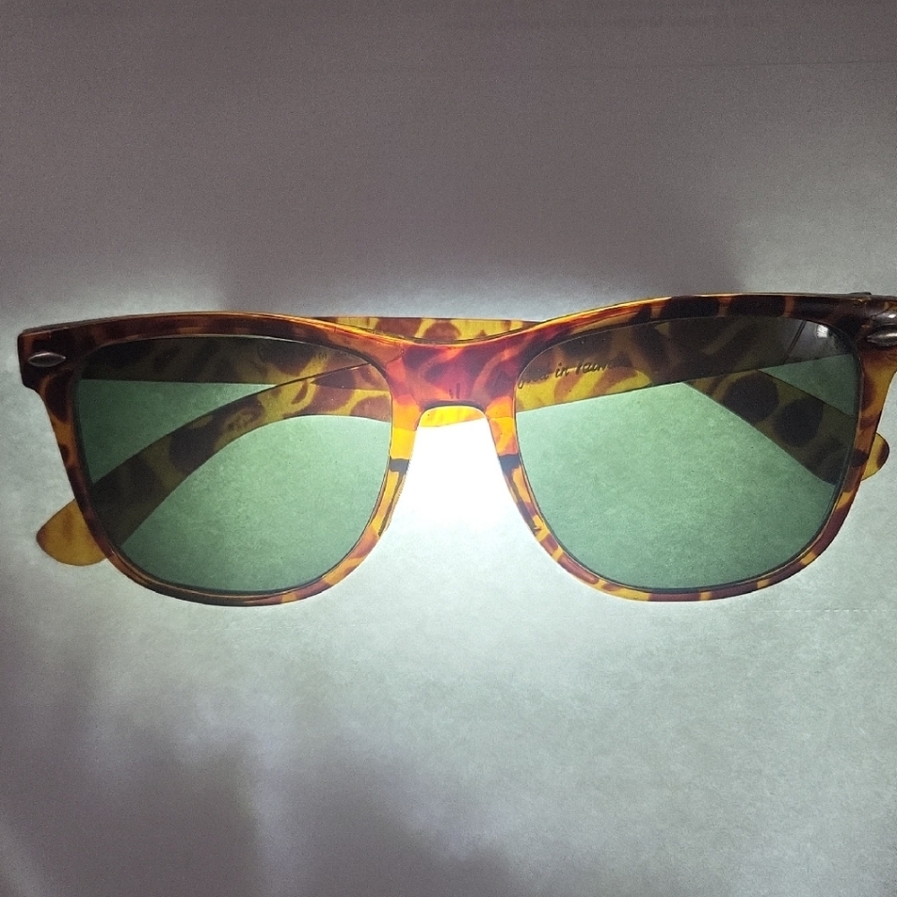 Classic Tortoise Sunglasses with Green Lenses
